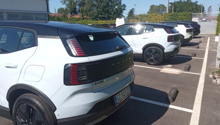 Volvo EX30 Cross Country prova su strada del nuovo fuoristrada elettrico - Foto 3 di 10