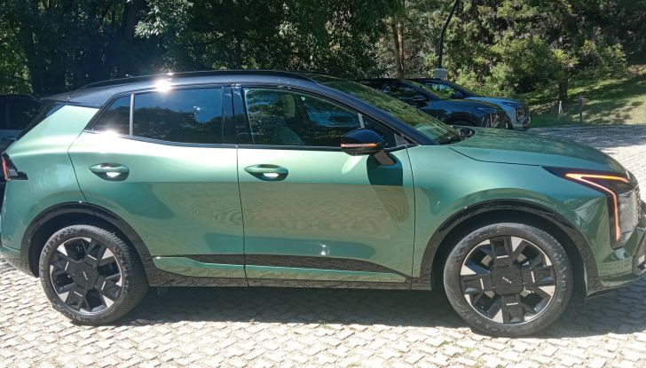 Nuovo Kia Sportage 2025 test drive, motori e prezzi - Foto 12 di 17
