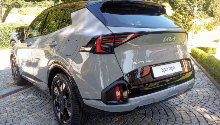 Nuovo Kia Sportage 2025 test drive, motori e prezzi - Foto 10 di 17