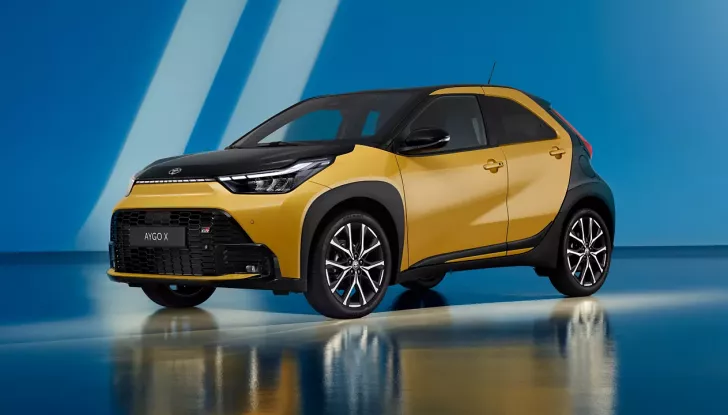 Toyota Aygo X full hybrid: fino a 30 km con un litro in città, debutto a dicembre - Foto 5 di 10