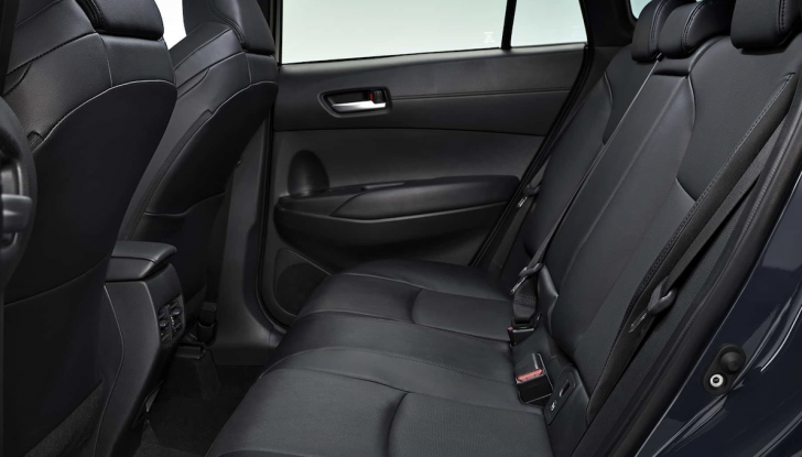 Toyota Corolla Cross, interni rinnovati con più comfort e tecnologia - Foto 4 di 11