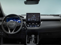 Toyota Corolla Cross, interni rinnovati con più comfort e tecnologia