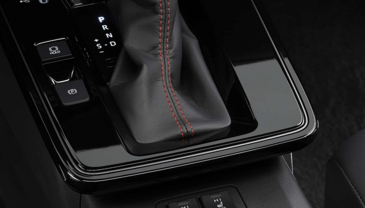 Toyota Corolla Cross, interni rinnovati con più comfort e tecnologia - Foto 7 di 11