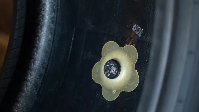 Cyber Tyre di Pirelli per Aston Martin: la gomma diventa intelligente