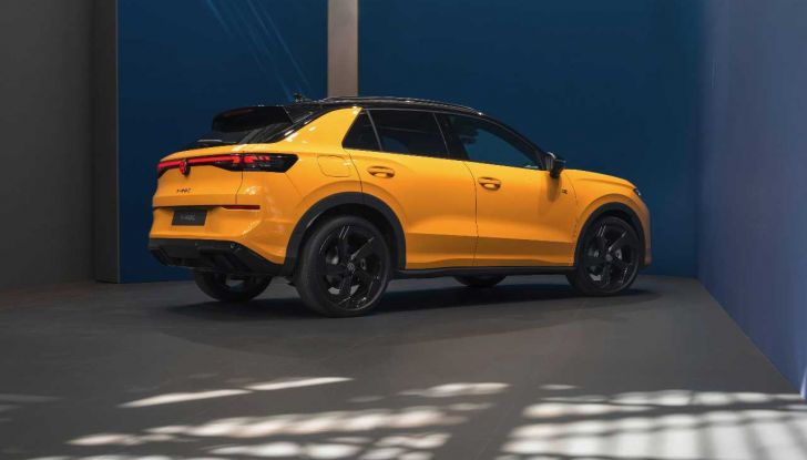 Volkswagen T-Roc 2025: presentata in anteprima ufficiale con caratteristiche, motori e prezzi - Foto 3 di 25