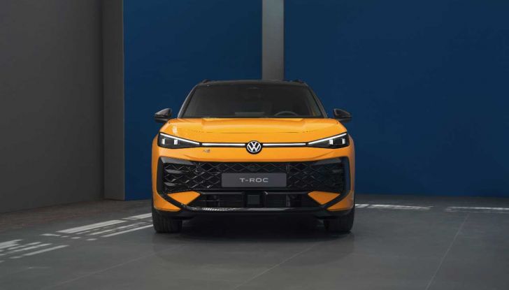 Volkswagen T-Roc 2025: presentata in anteprima ufficiale con caratteristiche, motori e prezzi - Foto 4 di 25