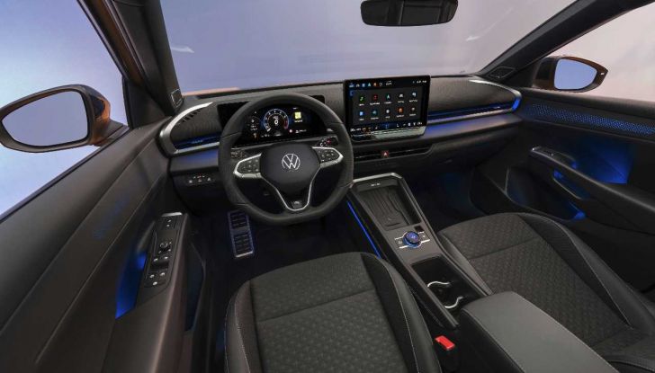 Volkswagen T-Roc 2025: presentata in anteprima ufficiale con caratteristiche, motori e prezzi - Foto 6 di 25
