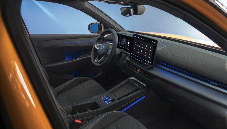 Volkswagen T-Roc 2025: presentata in anteprima ufficiale con caratteristiche, motori e prezzi - Foto 8 di 25