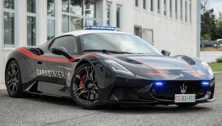 Maserati McPura e Giulia Quadrifoglio: le nuove supercar dei Carabinieri - Foto 8 di 10