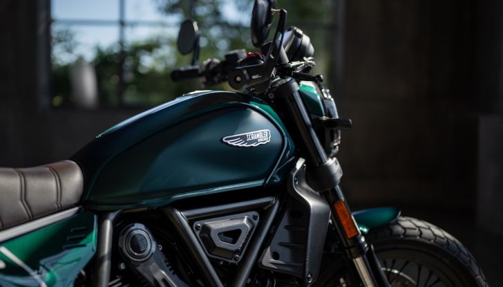 Nuova livrea Emerald Green per Nightshift, l’icona post-heritage della famiglia Scrambler - Foto 3 di 6