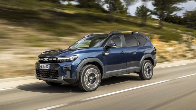 Dacia Bigster 2025: equipaggiamenti pensati per la praticità quotidiana