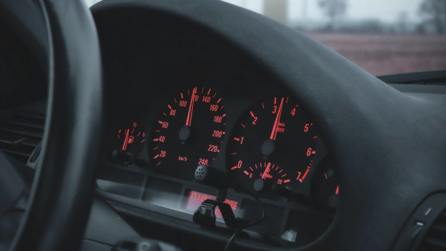 Come candele e filtri usurati causano un consumo eccessivo di carburante della vostra auto