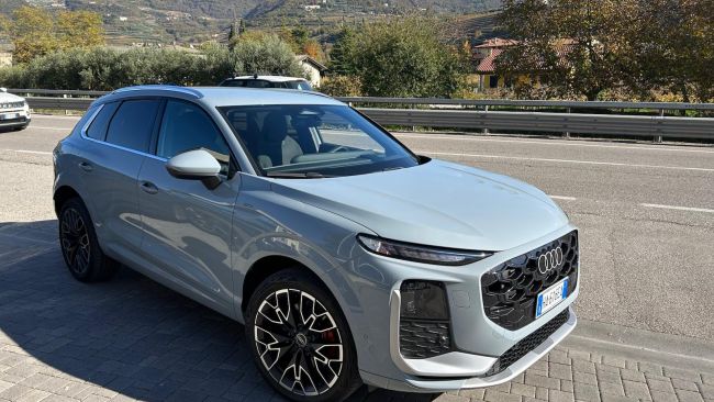 Nuova Audi Q3 e-hybrid prova su strada, motorizzazioni e consumi