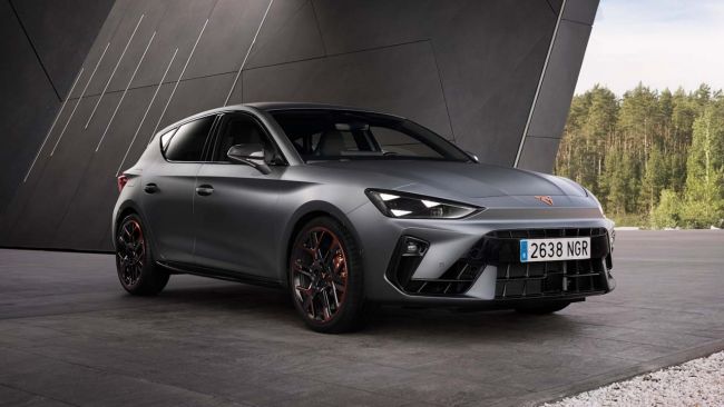 Cupra Leon VZ 2026: trazione anteriore, 325 CV di potenza e velocità massima di 270 km/h
