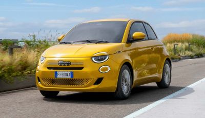 Fiat 500 Hybrid 2026: via alla produzione a Mirafiori, prezzo lancio di 16.950 euro