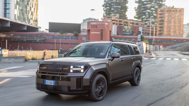 Hyundai Santa Fe Plug-in Hybrid 2026: più potenza per la versione PHEV, prezzi invariati in Italia