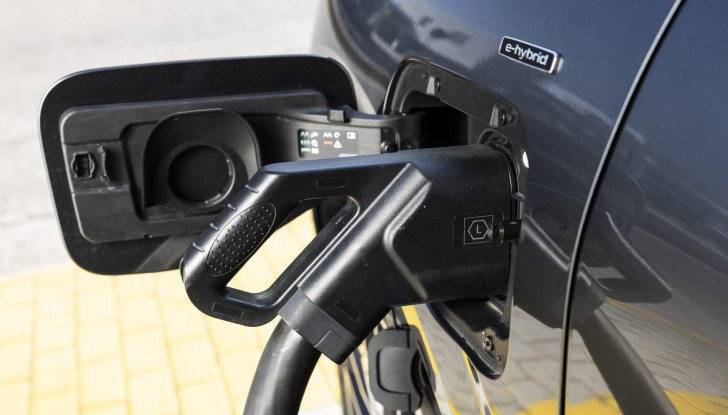 Nuova Audi Q3 e-hybrid prova su strada, motorizzazioni e consumi - Foto 8 di 14