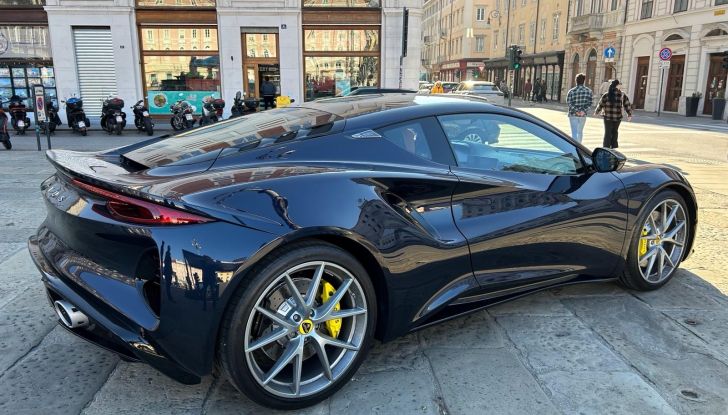 Lotus Emira, prova su strada e prestazioni - Foto 4 di 5