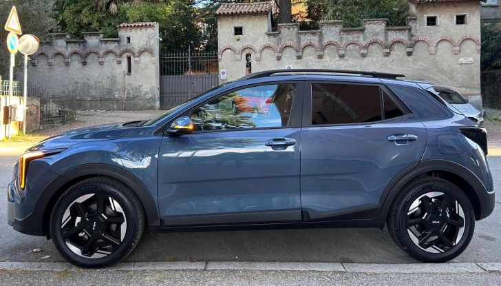 Kia Stonic 2026 prova su strada, motori e prezzi - Foto 1 di 13