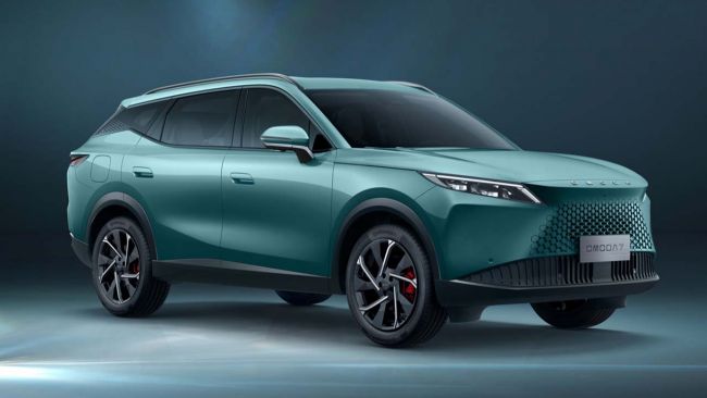 Omoda 7 SHS-P 2026: debutto in Italia per il crossover plug-in hybrid da oltre 1.200 km di autonomia