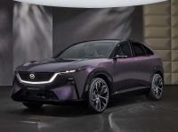 Mazda CX-6e 2026: il nuovo SUV medio 100% elettrico con oltre 480 km di autonomia