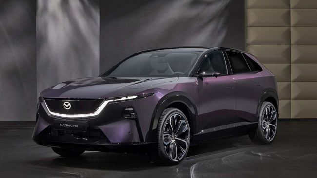 Mazda CX-6e 2026: il nuovo SUV medio 100% elettrico con oltre 480 km di autonomia