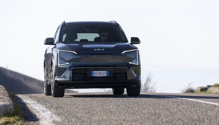 Kia EV5 2026 prova su strada, prestazioni e prezzi - Foto 6 di 12