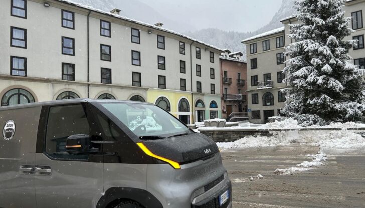 Kia PV5, prova su strada del nuovo van elettrico - Foto 2 di 14