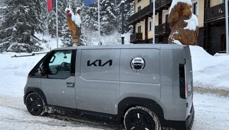 Kia PV5, prova su strada del nuovo van elettrico - Foto 10 di 14