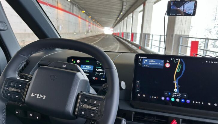 Kia PV5, prova su strada del nuovo van elettrico - Foto 13 di 14