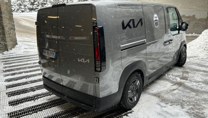 Kia PV5, prova su strada del nuovo van elettrico - Foto 6 di 14
