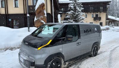Kia PV5, prova su strada del nuovo van elettrico