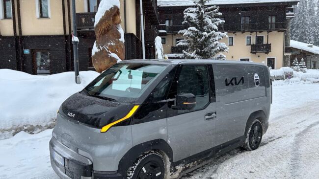 Kia PV5, prova su strada del nuovo van elettrico