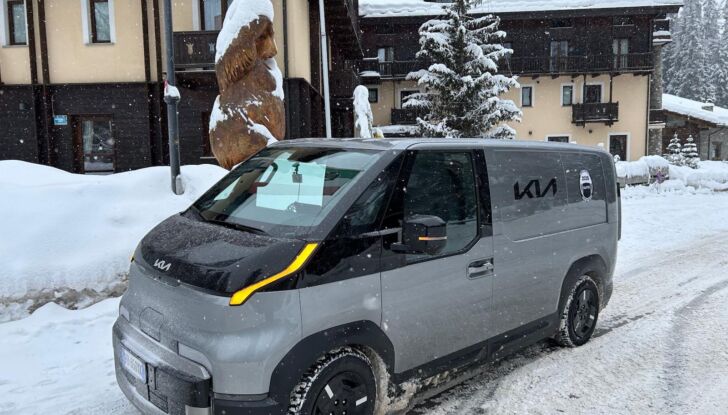 Kia PV5, prova su strada del nuovo van elettrico - Foto 1 di 14