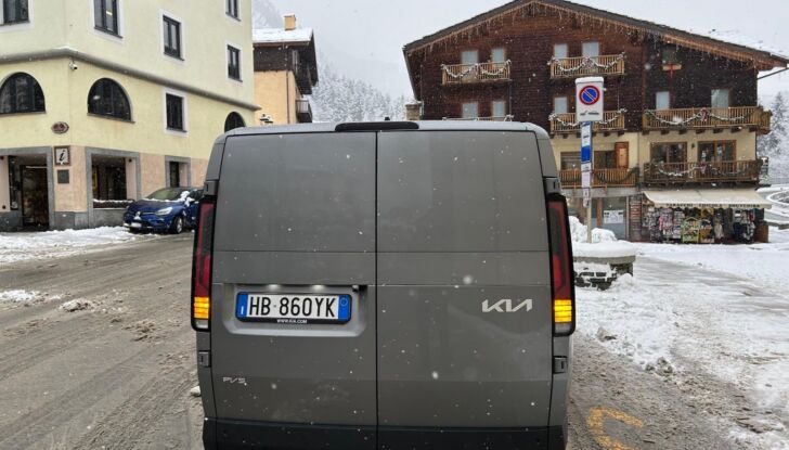 Kia PV5, prova su strada del nuovo van elettrico - Foto 9 di 14