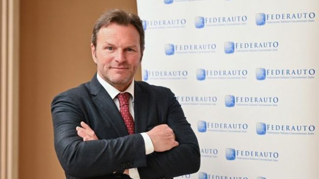 Mercato auto gennaio 2026 in crescita (+6,2%), ma attenzione ai falsi segnali