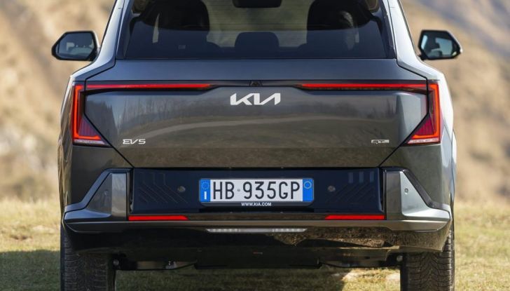 Kia EV5 2026 prova su strada, prestazioni e prezzi - Foto 11 di 12