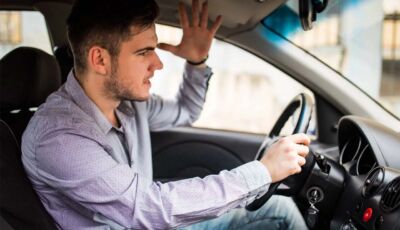 Le abitudini quotidiane al volante che costano agli italiani: ecco quali sono