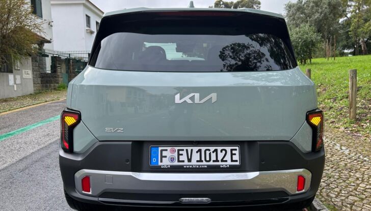 Kia EV2 prova su strada, dati tecnici e prezzi - Foto 10 di 10