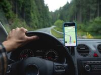 Viaggi in auto: guida completa per la pianificazione, tra sicurezza, comfort e pause durante il tragitto