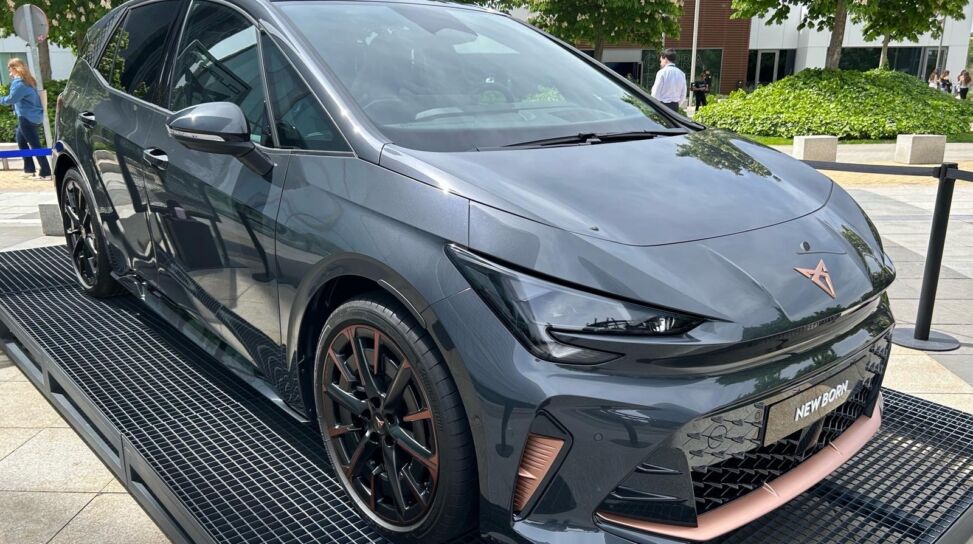 Nuova Cupra Born prova su strada, prestazioni e prezzi