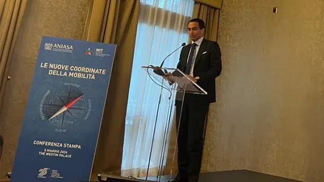 Comprare un’auto nel 2026 sarà sempre più difficile? Come evitare errori e scegliere davvero bene tra elettrico, usato e noleggio