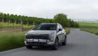 Kia Sportage 2026: debutta la nuova Tri-Fuel, che combina il Full Hybrid con il GPL