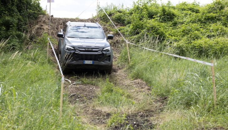 Isuzu D-Max 2.2 MY26, prova su strada del pick-up che punta su coppia, lavoro e concretezza - Foto 2 di 14