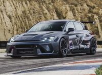 Cupra protagonista a Goodwood tra Leon VZ e-HYBRID Racer, Raval e Formula E