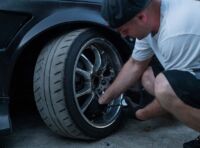 Pneumatici auto: quasi un veicolo su tre non è in regola secondo i controlli 2026