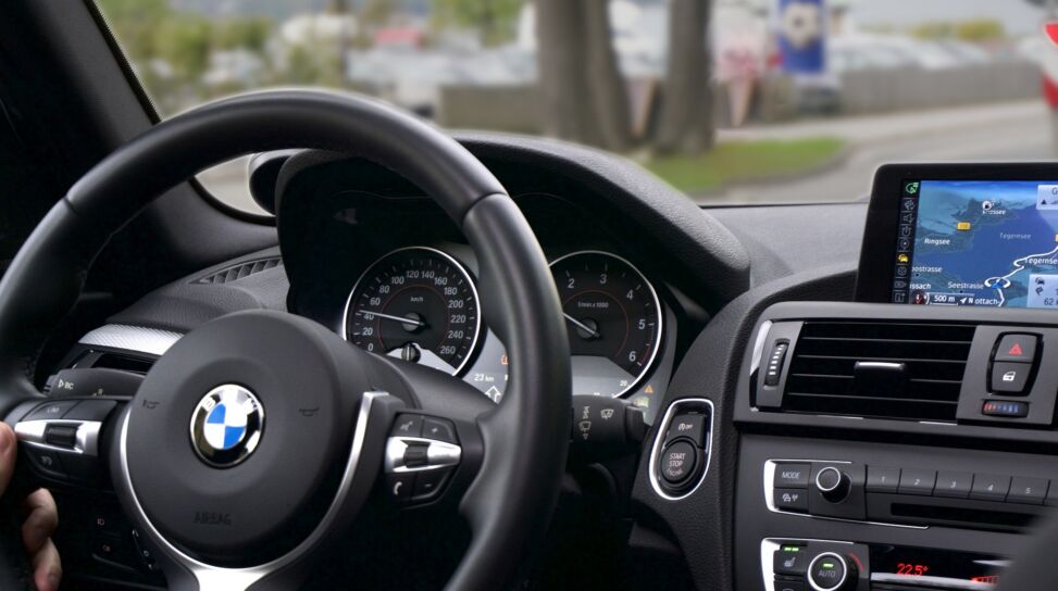 Come pulire correttamente il volante dell'auto: la guida passo-passo per ogni materiale