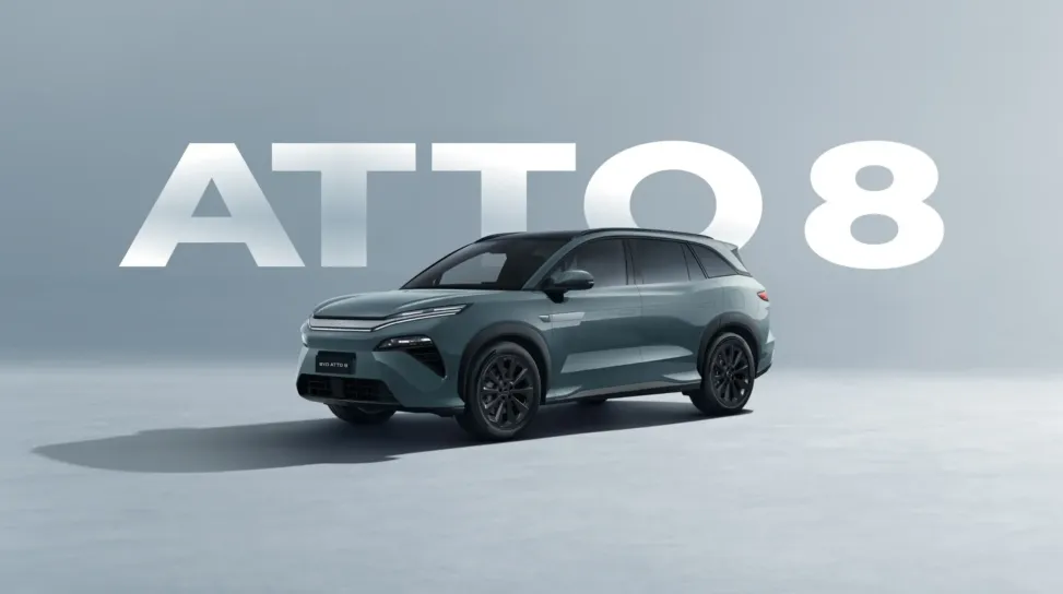 BYD Atto 8: Il nuovo SUV a 7 posti con ricarica ultra-fast in 5 minuti
