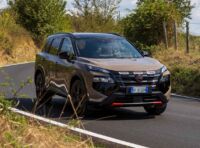 Nissan X-Trail 2026: nuovo allestimento N-TREK per i 25 anni del SUV ibrido