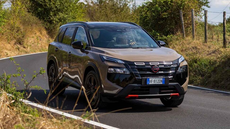 Nissan X-Trail 2026: nuovo allestimento N-TREK per i 25 anni del SUV ibrido